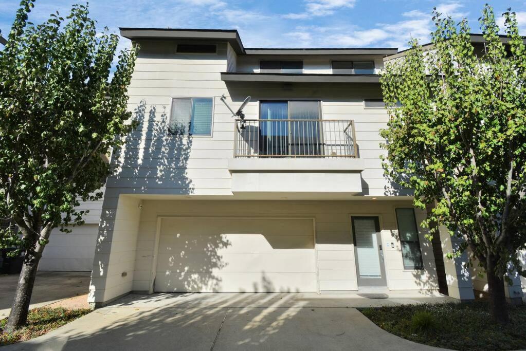ヒューストン 3Br/3.5Ba Three Story East Downtown Townhouse With Viewヴィラ エクステリア 写真