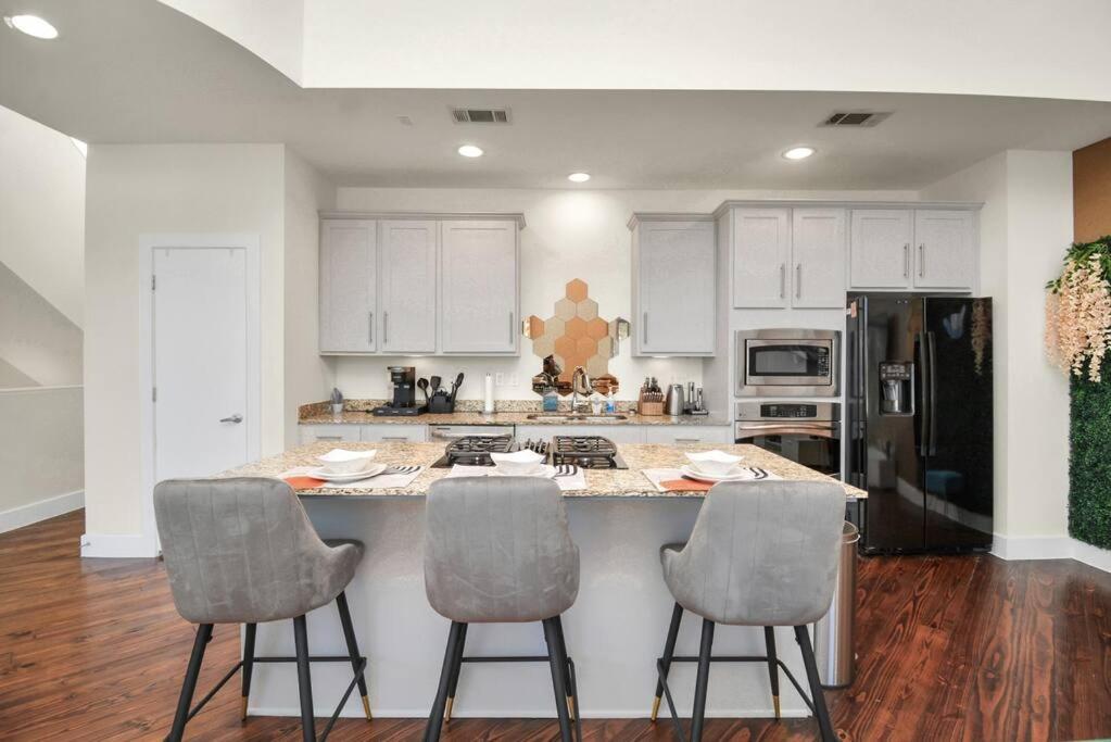 ヒューストン 3Br/3.5Ba Three Story East Downtown Townhouse With Viewヴィラ エクステリア 写真