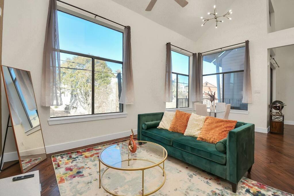 ヒューストン 3Br/3.5Ba Three Story East Downtown Townhouse With Viewヴィラ エクステリア 写真