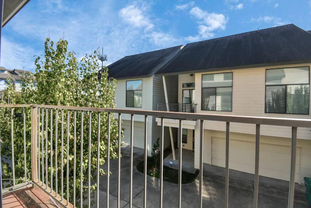 ヒューストン 3Br/3.5Ba Three Story East Downtown Townhouse With Viewヴィラ エクステリア 写真