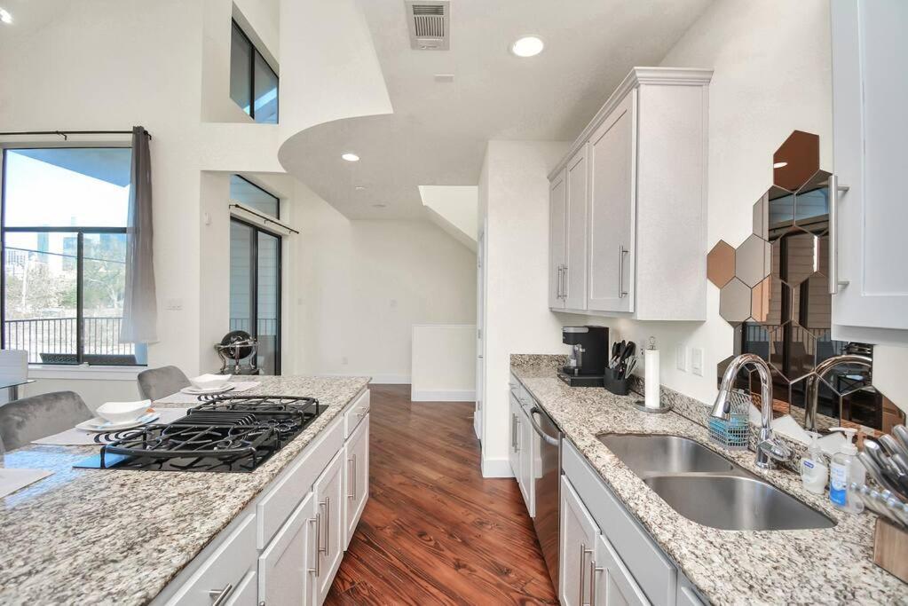 ヒューストン 3Br/3.5Ba Three Story East Downtown Townhouse With Viewヴィラ エクステリア 写真