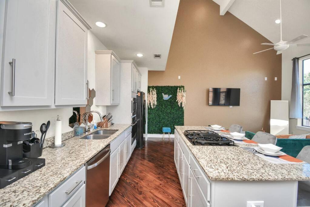 ヒューストン 3Br/3.5Ba Three Story East Downtown Townhouse With Viewヴィラ エクステリア 写真
