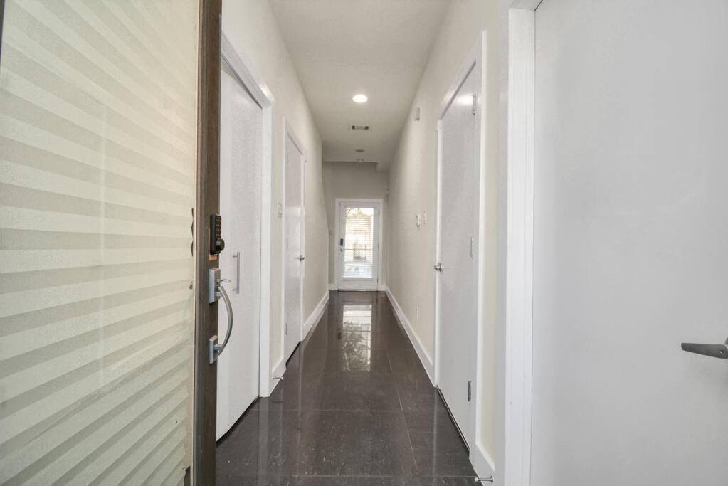 ヒューストン 3Br/3.5Ba Three Story East Downtown Townhouse With Viewヴィラ エクステリア 写真