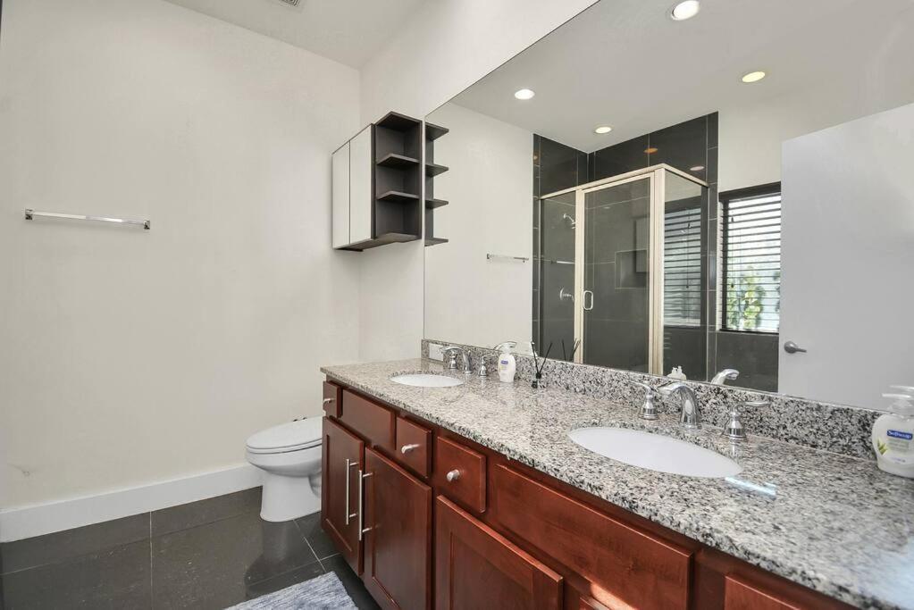 ヒューストン 3Br/3.5Ba Three Story East Downtown Townhouse With Viewヴィラ エクステリア 写真